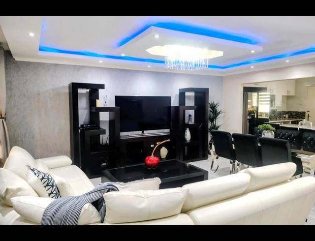 3 BEDROOM TOWNHOUSE FOR SALE IN BEDFORD GARDENS